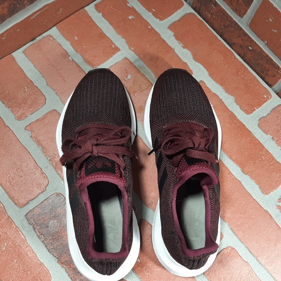 ADIDAS SWIFT RUN - Picture 3 of 8